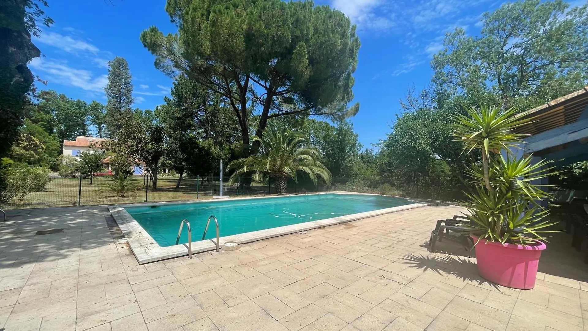 Le Gite Du Pre En Avignon