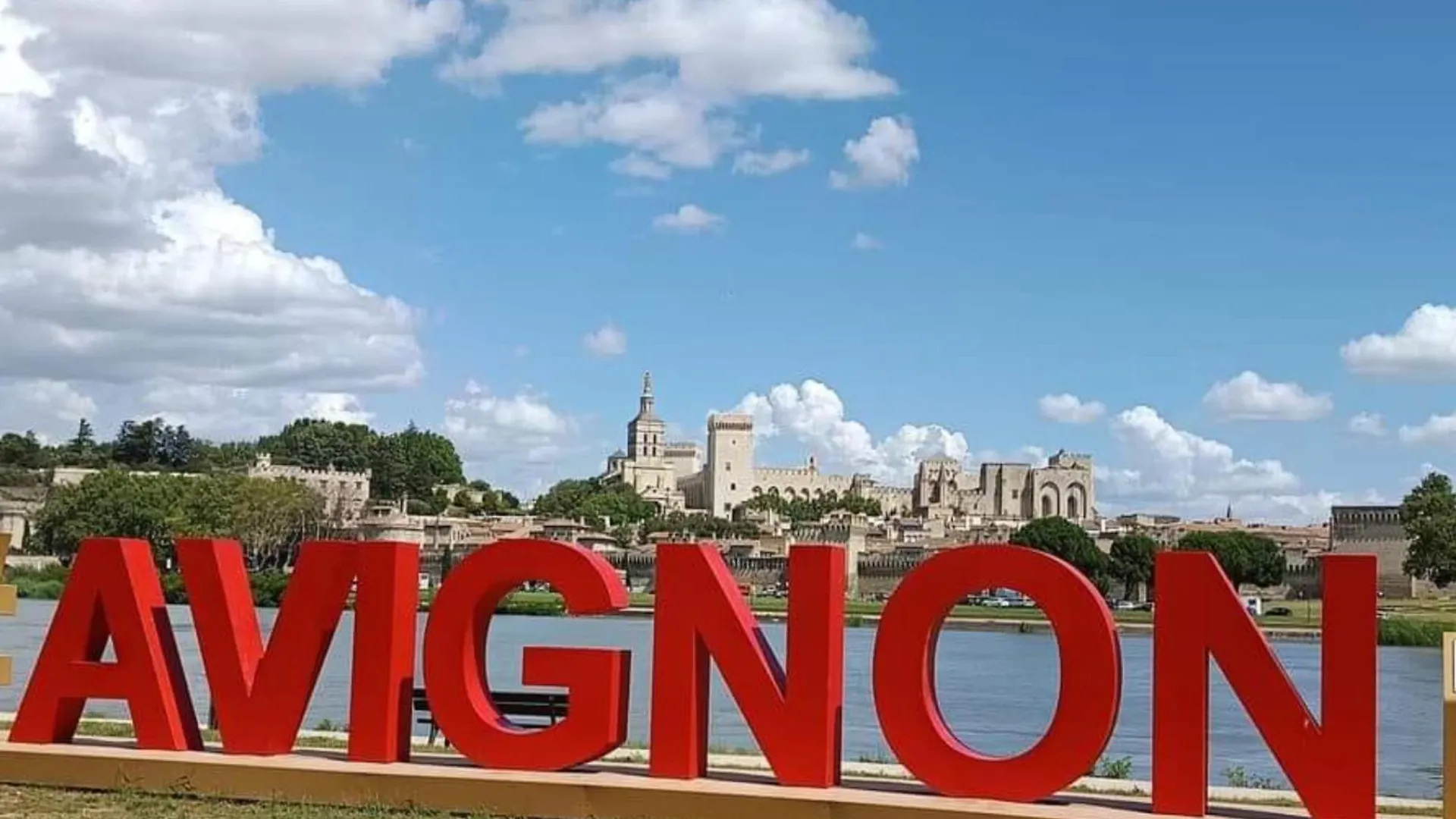 Le Gite Du Pre En Avignon 0*,